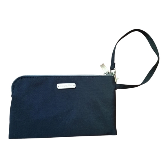Baggallini Handbags - Baggallini Wristlet Black Nylon RFID Wallet Detachable Strap Zipper Closure